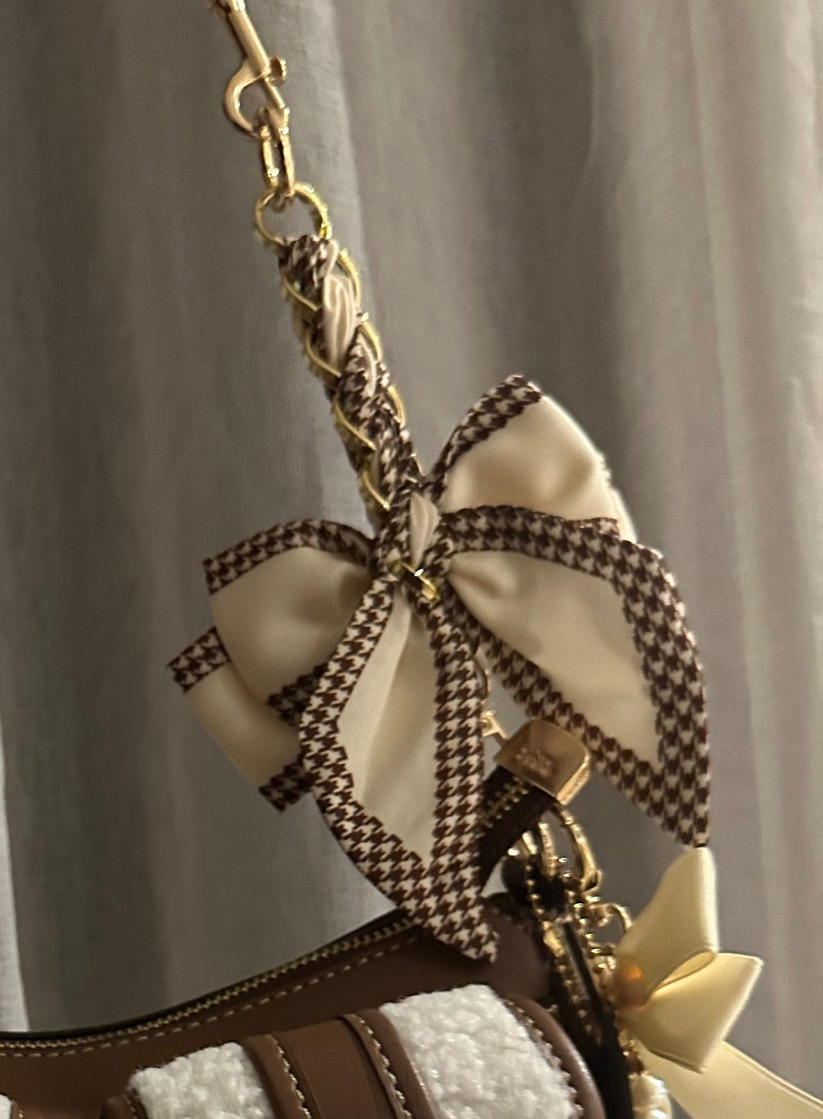 Bow gold charm accessories extender
